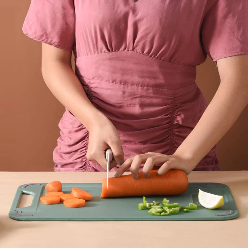 This steel cutting board is designed for expert use, combining durability with hygiene. Its double-sided, reversible surface maximizes functionality, while the eco-friendly stainless steel material offers bactericidal properties to keep your food preparation safe. The board’s anti-slip design ensures stability, and its resistance to mildew and corrosion guarantees long-term reliability. Lightweight and portable, it’s an ideal choice for both professional kitchens and home use.