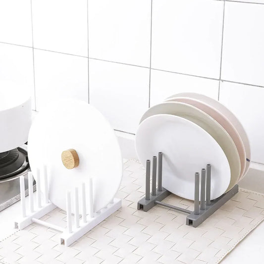 This compact dishes drainer rack is expertly designed to fit limited sink spaces while maintaining high quality and durability. Measuring 12cm x 17cm x 9.5cm, it efficiently holds up to 6 plates, making it ideal for small kitchens or minimal countertop areas. Its space-saving design ensures practicality without compromising on functionality.