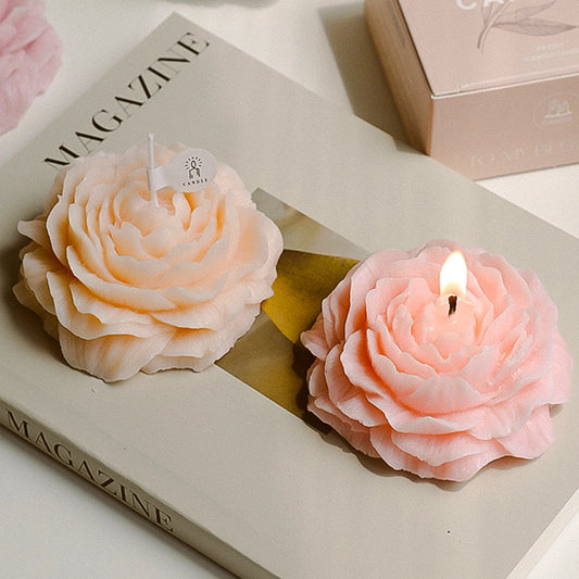 Experience refined relaxation with our Flower Shape Aromatherapy Candle, crafted from organic soy wax for a clean, eco-friendly burn. Each candle is delicately molded into a floral design and infused with expertly blended scents including White Peach, French Lavender, Maid Of Berlin, and Reverse Paris. This carefully curated combination promotes calmness and enhances your environment with subtle, sophisticated fragrance notes. Ideal for creating a tranquil atmosphere while supporting sustainable living.